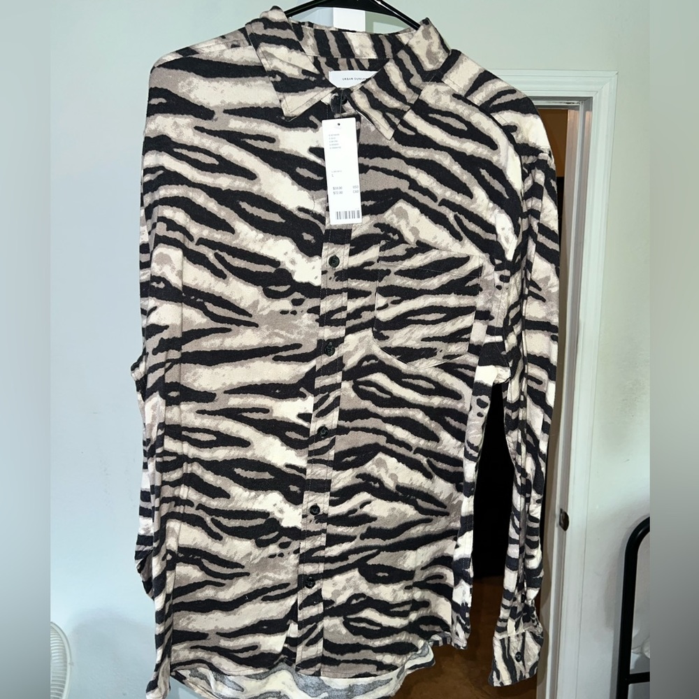 NWT tiger button up shirt size L urban outfitters